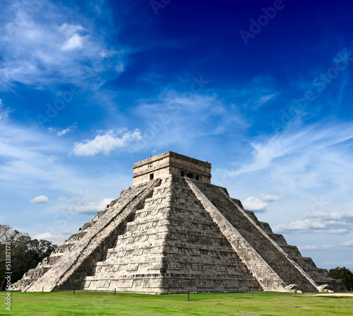 Photo: Mayan pyramid in Chichen-Itza, Mexico Mayan pyramid in Chichen-Itza, Mexico