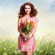 Photo: attraktive junge Frau mit Blumenstrauß vor Sommerwiese attraktive junge Frau mit Blumenstrauß vor Sommerwiese