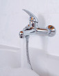 Wasserhahn mit Badewanne