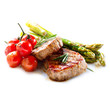 Foto: Grilled Beef Steak Meat over White Grilled Beef Steak Meat over White