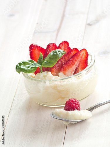 Photo: Grießbrei mit frischen Früchten Grießbrei mit frischen Früchten