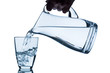 Glas mit Wasser und Krug