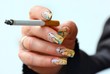 Zigarette mit Nailart