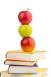 Apfel auf einem Stapel Bücher