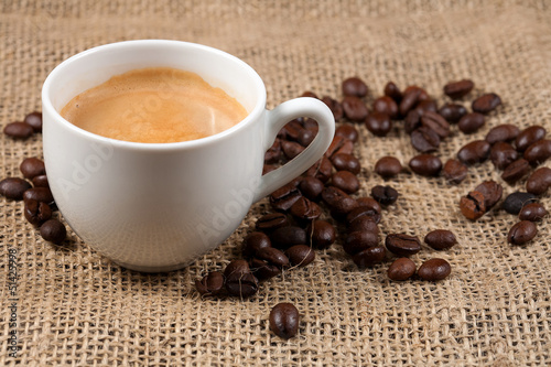 Photo: Taza de cafe y granos Taza de cafe y granos