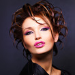 Foto: woman with fashion hairstyle and bright sexy pink lips woman with fashion hairstyle and bright sexy pink lips