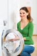Foto: Housekeeper with washing machine Housekeeper with washing machine