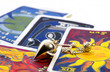 Foto: Silberpendel auf handgemalten Tarotkarten Silberpendel auf handgemalten Tarotkarten