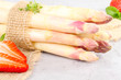 Spargel und Erdbeeren