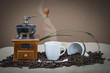 Un café caliente recién molido y preparado.