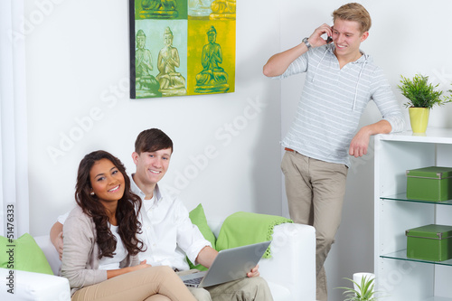 Photo: teenager verbringen gemeinsame zeit teenager verbringen gemeinsame zeit