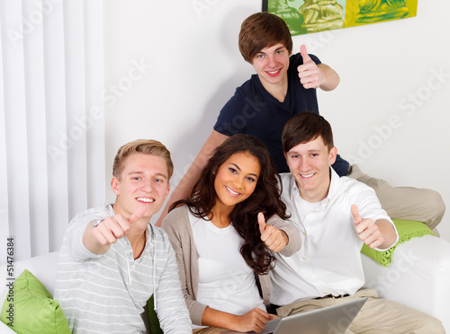 Photo: erfolgreiche gruppe teenager erfolgreiche gruppe teenager