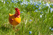 Dekohuhn im Garten