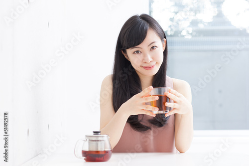 Photo: 紅茶を飲む女の子 紅茶を飲む女の子