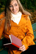 Frau mit Buch