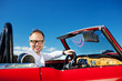 Foto: mann unterwegs im cabrio mann unterwegs im cabrio