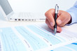 Foto: Businessman filling the form. Businessman filling the form.