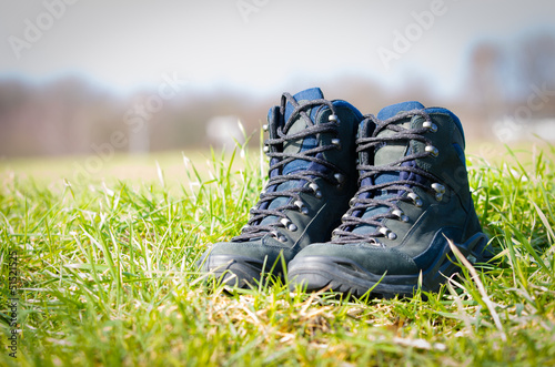 Photo: einsame wanderschuhe einsame wanderschuhe
