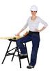 Foto: female carpenter and workbench isolated on white female carpenter and workbench isolated on white