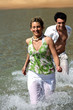 Foto: Couple running in the water Couple running in the water