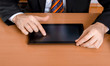Foto: Tablet auf Schreibtisch- detail Tablet auf Schreibtisch- detail