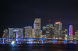 Panorámica del centro financiero de Miami en la noche
