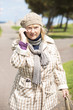 Photo: Retrato de señora jovial hablando por el movil. Retrato de señora jovial hablando por el movil.
