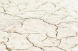 Ausgetrockneter Sand in einer Wüstenlandschaft
