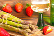 Spargel, Weißwein, Erdbeeren