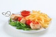Foto: Chicken skewer with fries and ketchup Chicken skewer with fries and ketchup