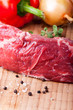 Rohes Steak mit Pfeffer