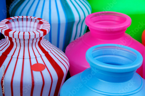 Photo: Bunte Wasserkrüge, Indien Bunte Wasserkrüge, Indien