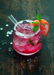 Foto: Glass full of delicious chilled cocktail Glass full of delicious chilled cocktail