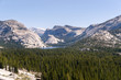 Foto: Lago Tenaya tra le montagne dello Yosemite Lago Tenaya tra le montagne dello Yosemite