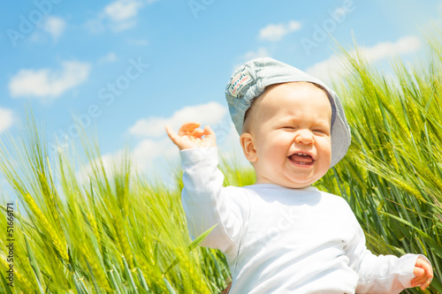 Photo: kind im feld kind im feld