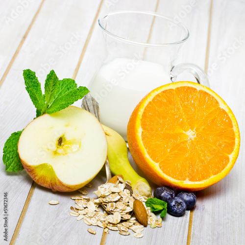Photo: Müsli, Obst und Milch Müsli, Obst und Milch
