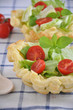 Salat im Blätterteig Körbchen