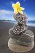 empilement de galets zen sur plage