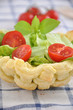 Salat im Blätterteig Körbchen
