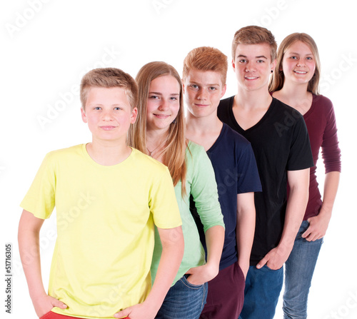 Photo: Gruppe Teenager hintereinander Gruppe Teenager hintereinander