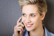 Photo: portrait frau mit handy portrait frau mit handy