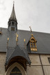 Toit et entrée des hospices de Beaune