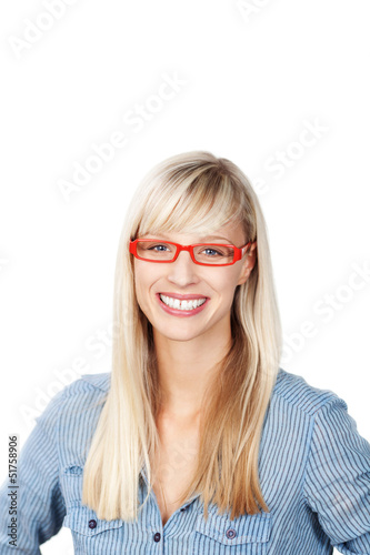 Photo: lächelnde frau mit roter brille lächelnde frau mit roter brille