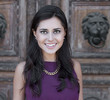 Foto: Happy young woman. Outdoor portrait Happy young woman. Outdoor portrait