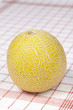 Galia-Melone auf einem Trockentuch