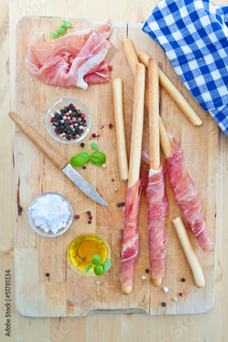 Photo: Italien antipasti / snacks for apéritif Italien antipasti / snacks for apéritif