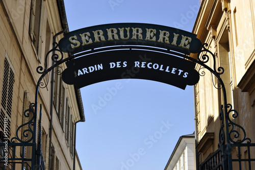 Photo: enseigne enseigne