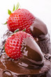 dessert al cioccolato  con fragole