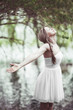Foto: Beautiful woman rejoicing in the joys of nature Beautiful woman rejoicing in the joys of nature