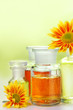 Foto: Glass bottles with shower gel on green background Glass bottles with shower gel on green background